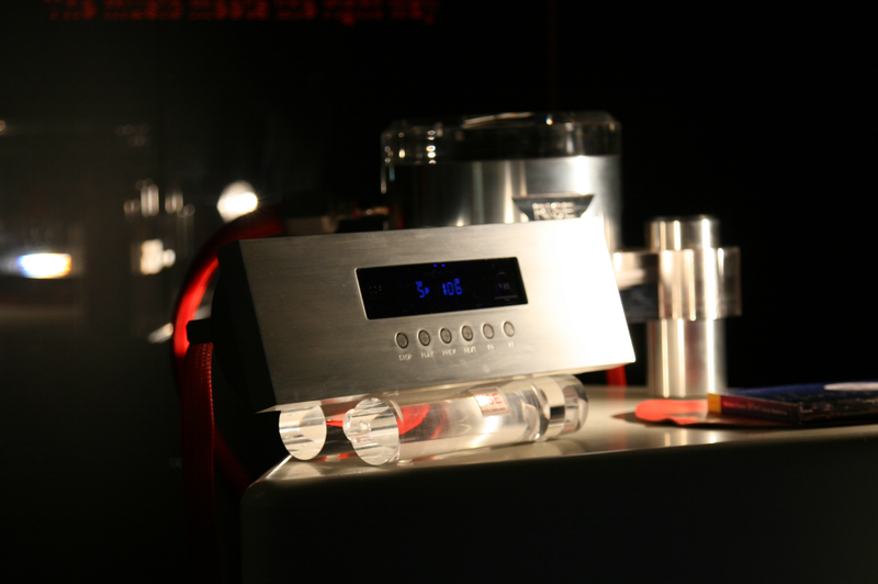 Illustration for article titled RISE Three-part CD Player Keeps Components Safe From...Each Other?